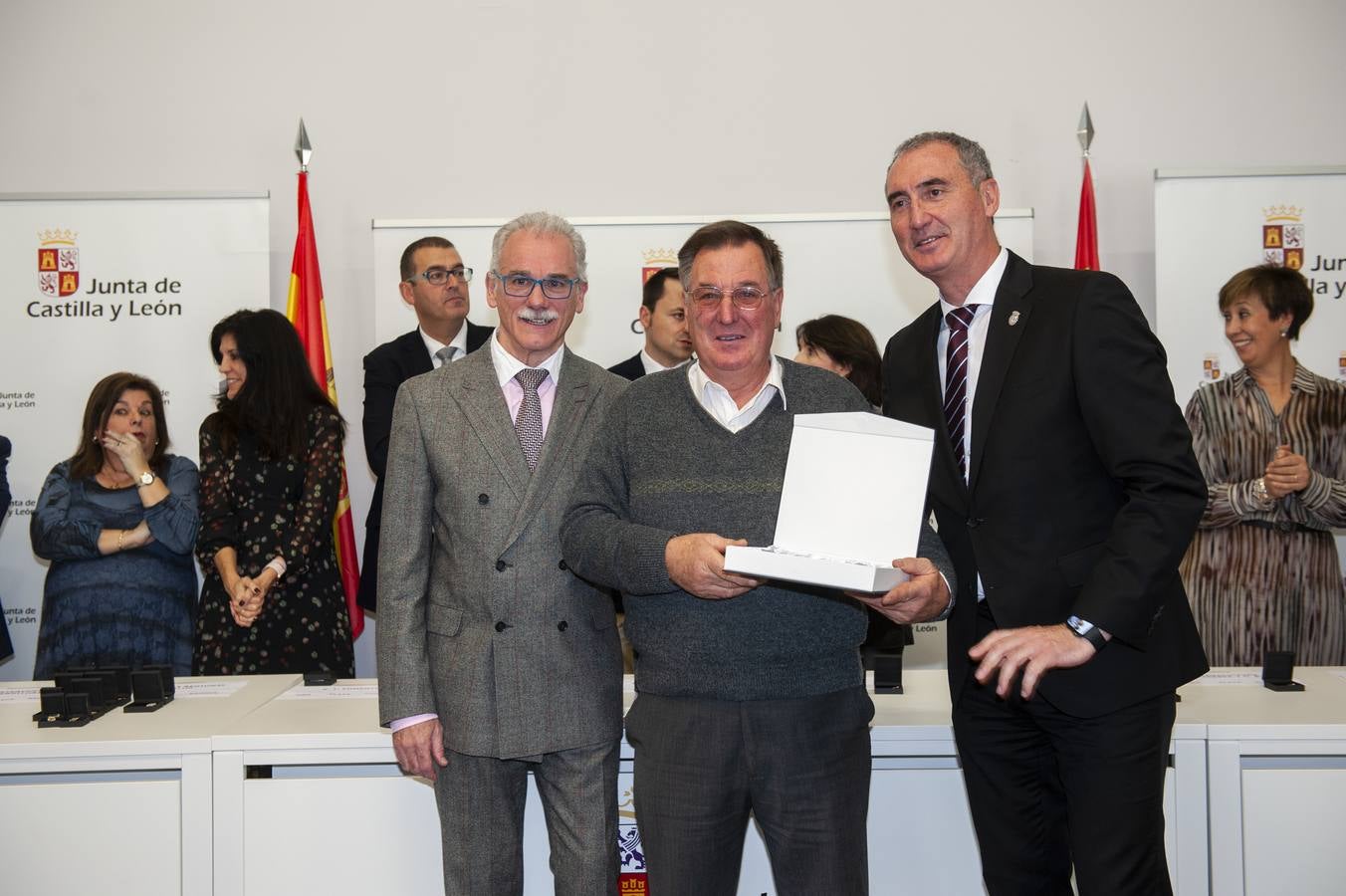 El delegado territorial, José Mazarías, ha trasladado el reconocimiento de la Junta de Castilla y León a 162 funcionarios y laborales que en 2019 culminan su carrera profesional al servicio de los ciudadanos y a los que reciben este año distinciones por años de servicio