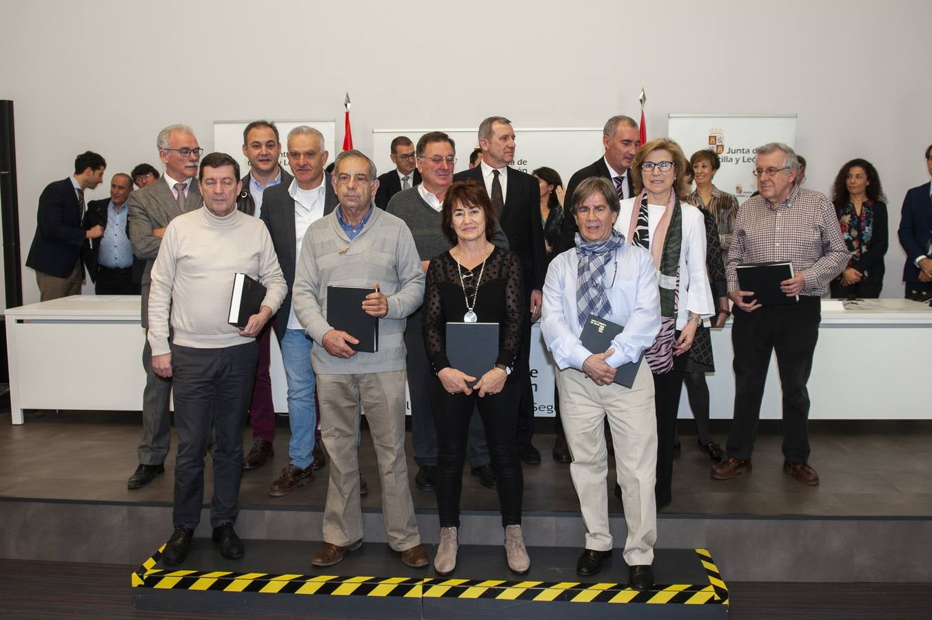 El delegado territorial, José Mazarías, ha trasladado el reconocimiento de la Junta de Castilla y León a 162 funcionarios y laborales que en 2019 culminan su carrera profesional al servicio de los ciudadanos y a los que reciben este año distinciones por años de servicio