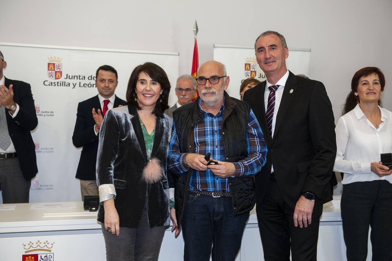 El delegado territorial, José Mazarías, ha trasladado el reconocimiento de la Junta de Castilla y León a 162 funcionarios y laborales que en 2019 culminan su carrera profesional al servicio de los ciudadanos y a los que reciben este año distinciones por años de servicio