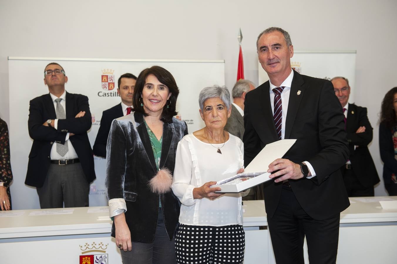 El delegado territorial, José Mazarías, ha trasladado el reconocimiento de la Junta de Castilla y León a 162 funcionarios y laborales que en 2019 culminan su carrera profesional al servicio de los ciudadanos y a los que reciben este año distinciones por años de servicio