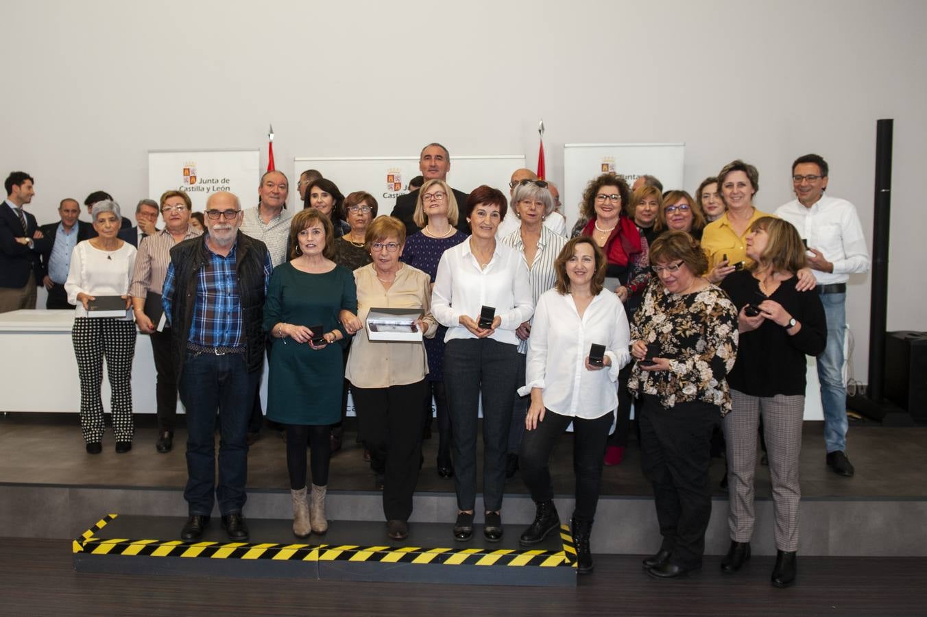 El delegado territorial, José Mazarías, ha trasladado el reconocimiento de la Junta de Castilla y León a 162 funcionarios y laborales que en 2019 culminan su carrera profesional al servicio de los ciudadanos y a los que reciben este año distinciones por años de servicio
