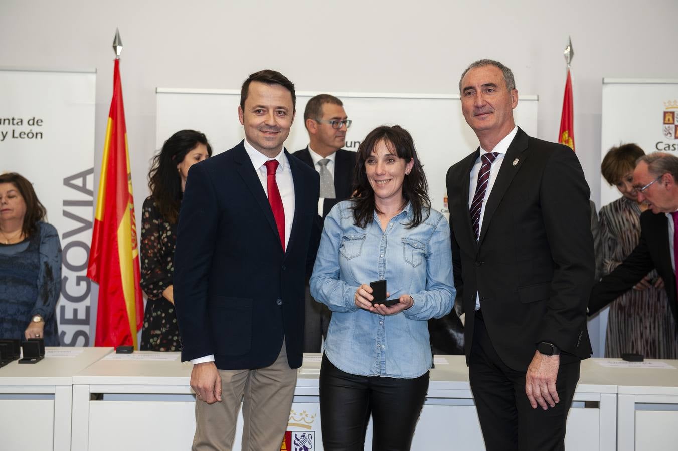 El delegado territorial, José Mazarías, ha trasladado el reconocimiento de la Junta de Castilla y León a 162 funcionarios y laborales que en 2019 culminan su carrera profesional al servicio de los ciudadanos y a los que reciben este año distinciones por años de servicio