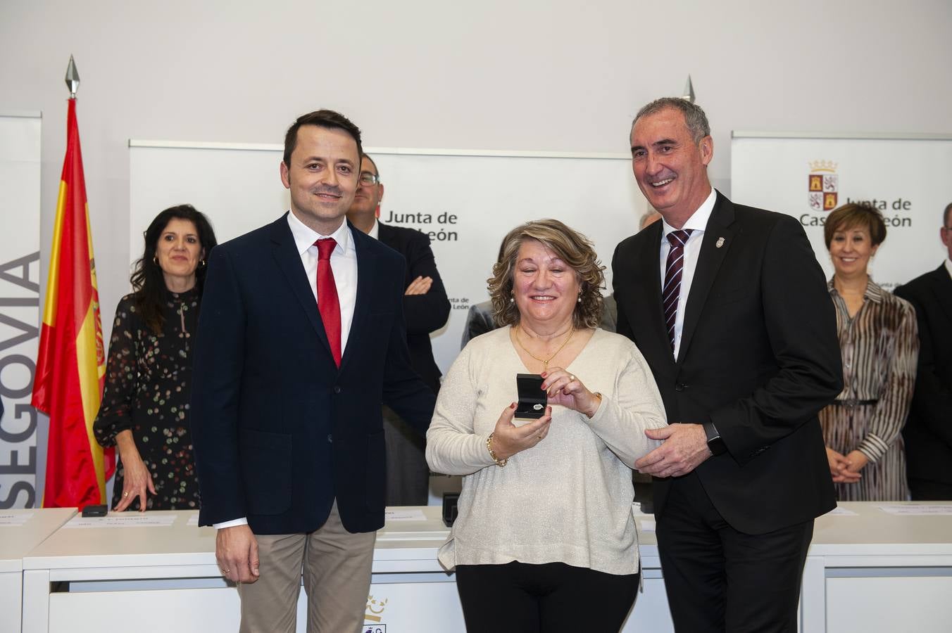 El delegado territorial, José Mazarías, ha trasladado el reconocimiento de la Junta de Castilla y León a 162 funcionarios y laborales que en 2019 culminan su carrera profesional al servicio de los ciudadanos y a los que reciben este año distinciones por años de servicio