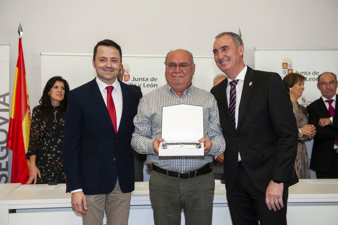 El delegado territorial, José Mazarías, ha trasladado el reconocimiento de la Junta de Castilla y León a 162 funcionarios y laborales que en 2019 culminan su carrera profesional al servicio de los ciudadanos y a los que reciben este año distinciones por años de servicio