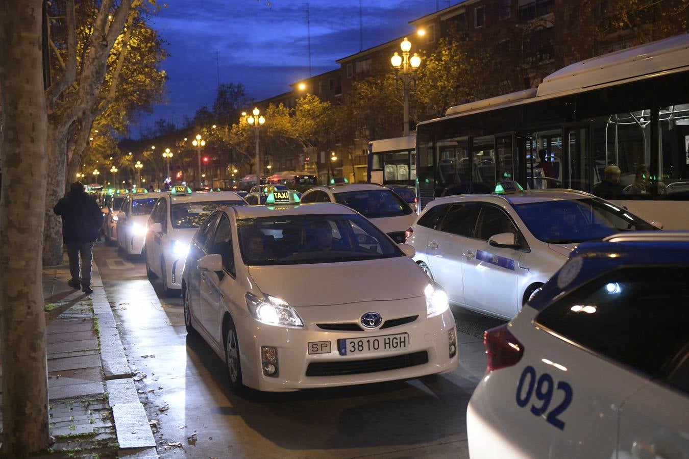 Más de 150 ancianos de una docena de residencias han participado por primera vez en una iniciativa navideña promovida por los taxistas de la ciudad