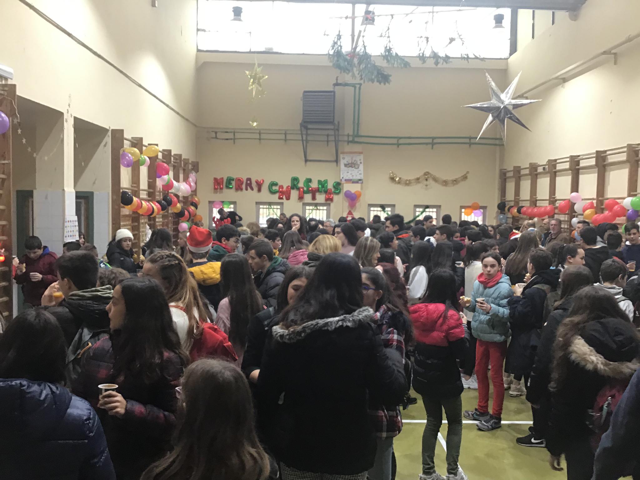 Más de 500 personas se dieron cita en el gimnasio del centro educativo, y lograron recaudar 1.450 euros que irán destinados a las ONG Educa Tanzania y Asalvo