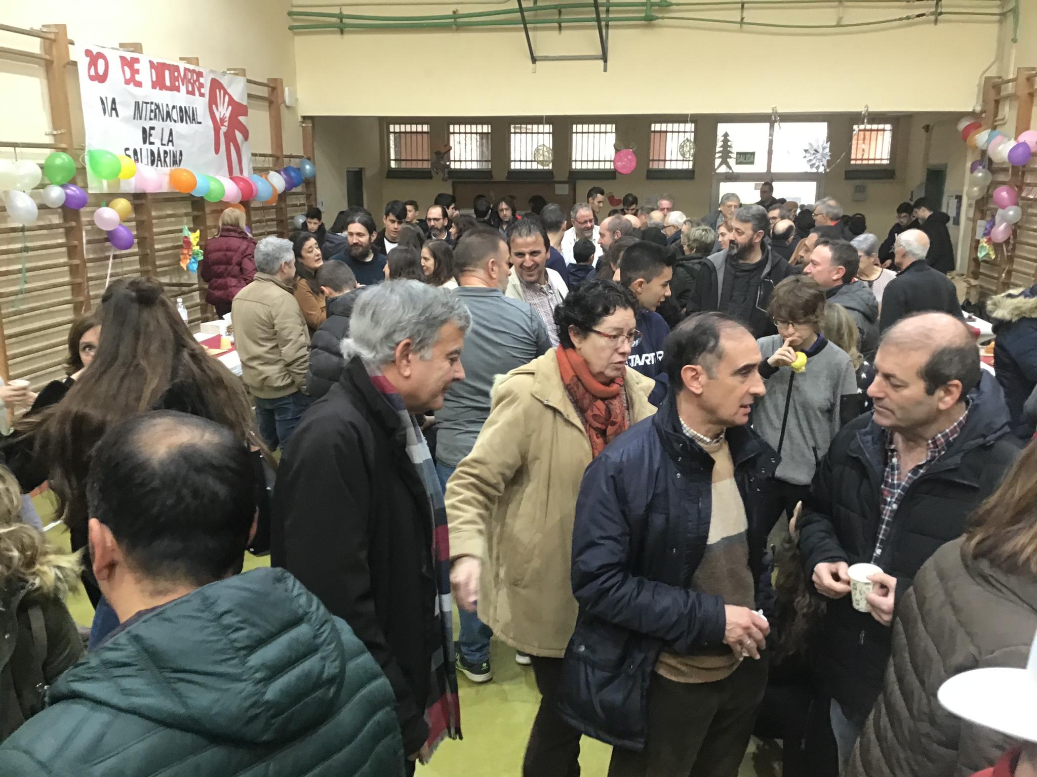 Más de 500 personas se dieron cita en el gimnasio del centro educativo, y lograron recaudar 1.450 euros que irán destinados a las ONG Educa Tanzania y Asalvo