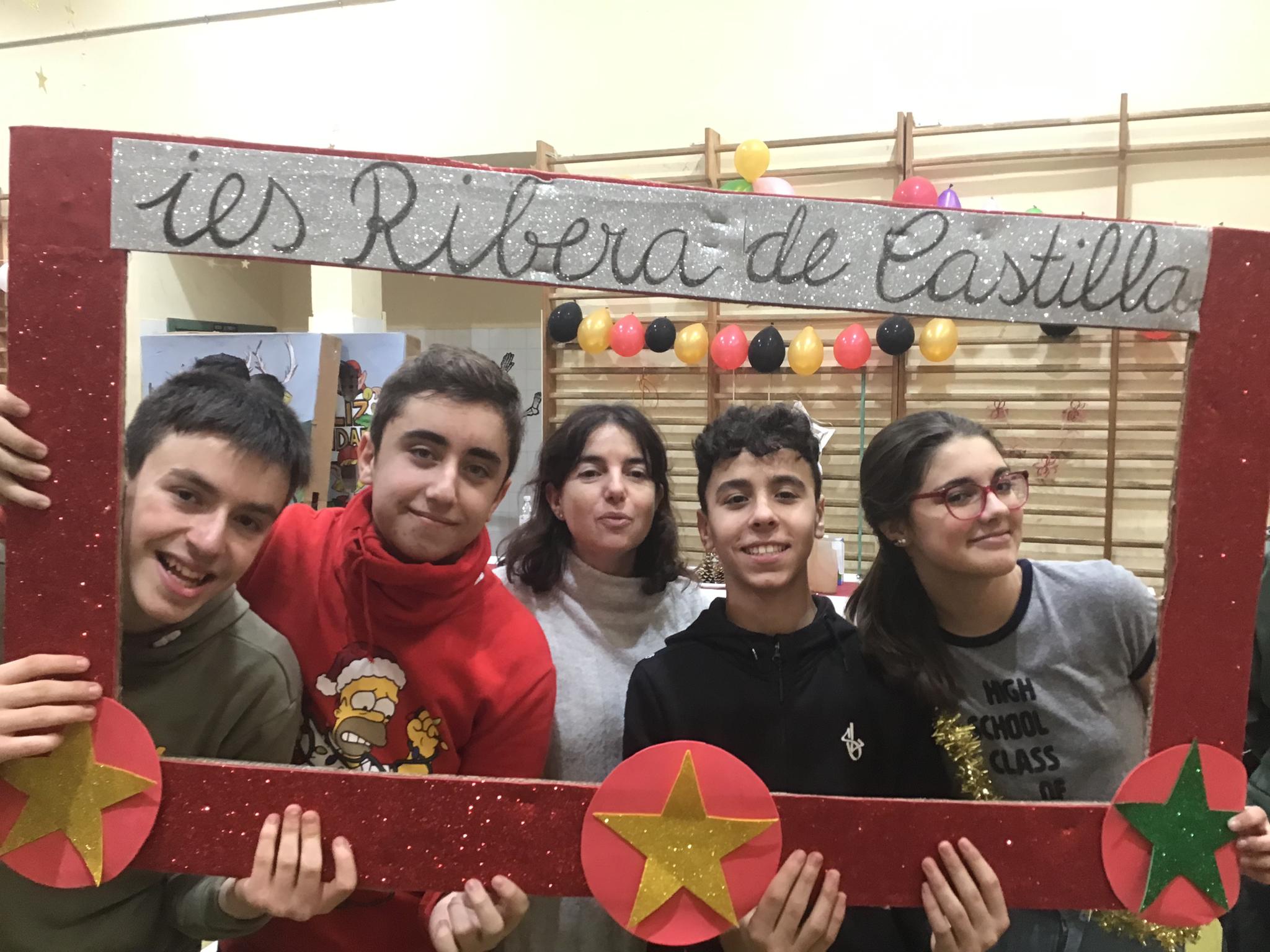 Más de 500 personas se dieron cita en el gimnasio del centro educativo, y lograron recaudar 1.450 euros que irán destinados a las ONG Educa Tanzania y Asalvo