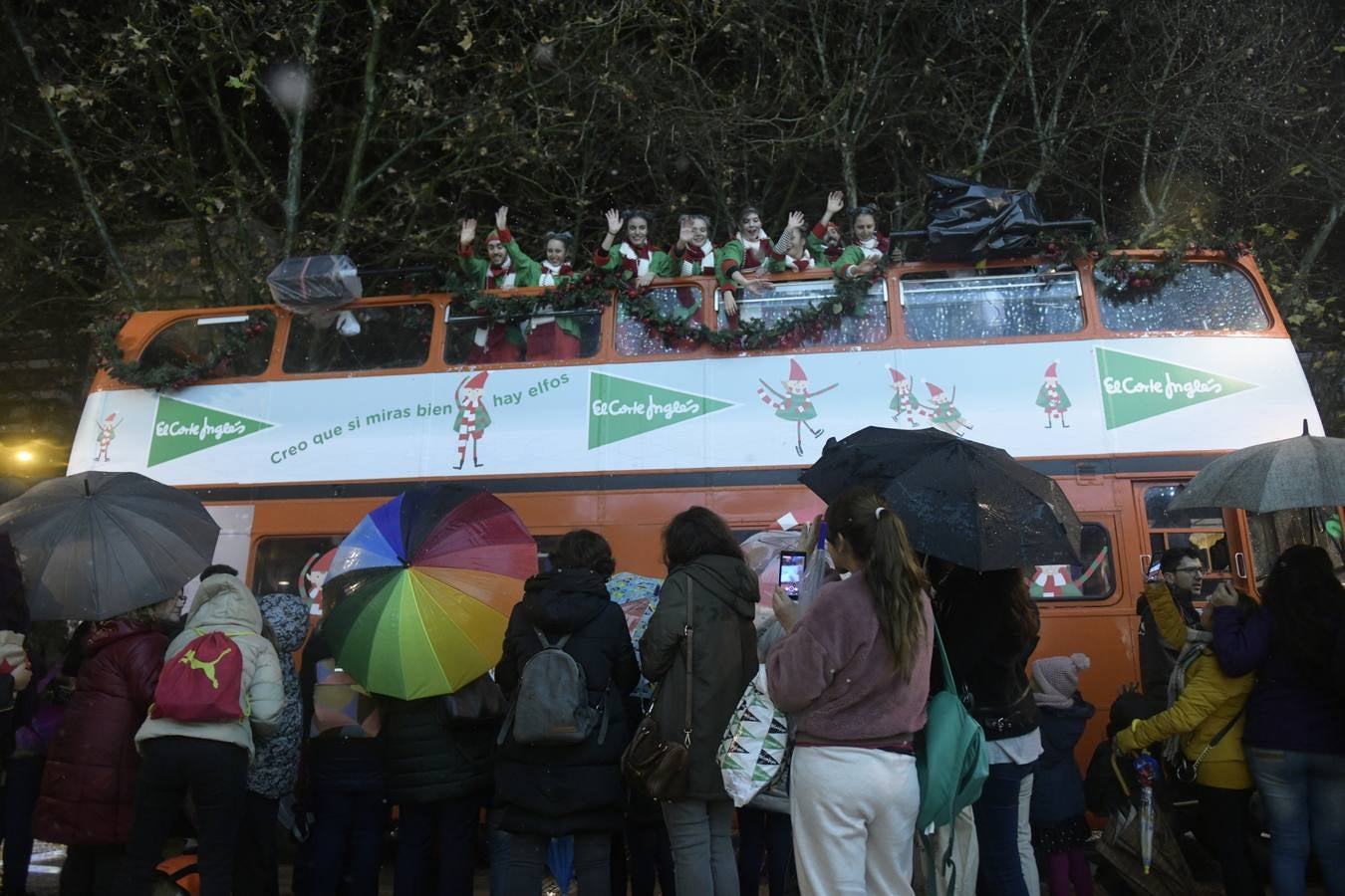 Fotos: Papá Noel y sus elfos llegan a El Corte Inglés del Paseo de Zorrilla