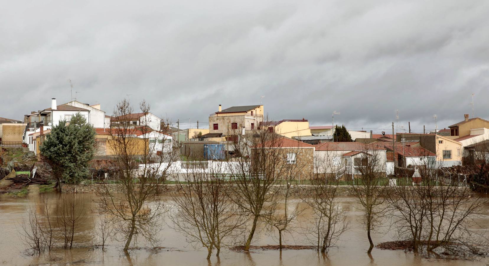 La localidad salmantina de Golpejas inundada por las lluvias.