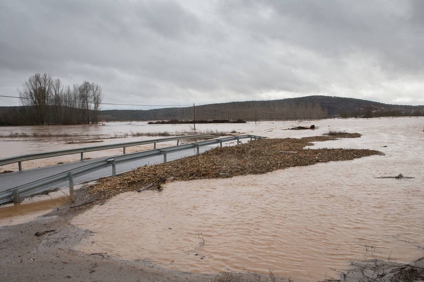 Crecida del río Orbigo a su paso por Vecilla de la Polvorosa