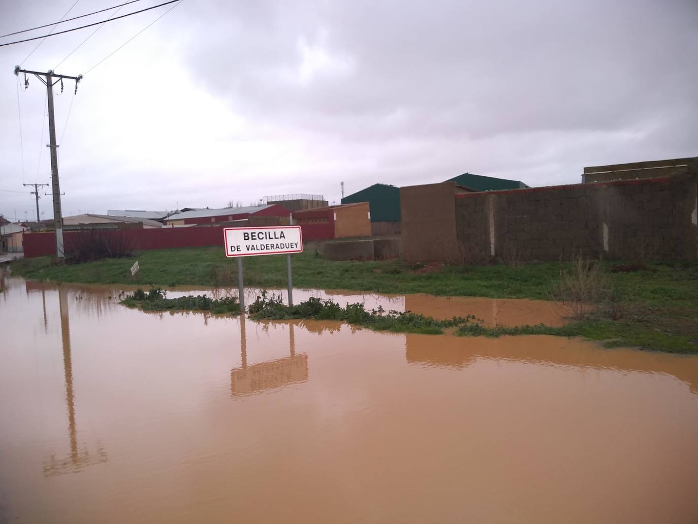 Desbordamiento del río Valderaduey a su paso por Becilla.