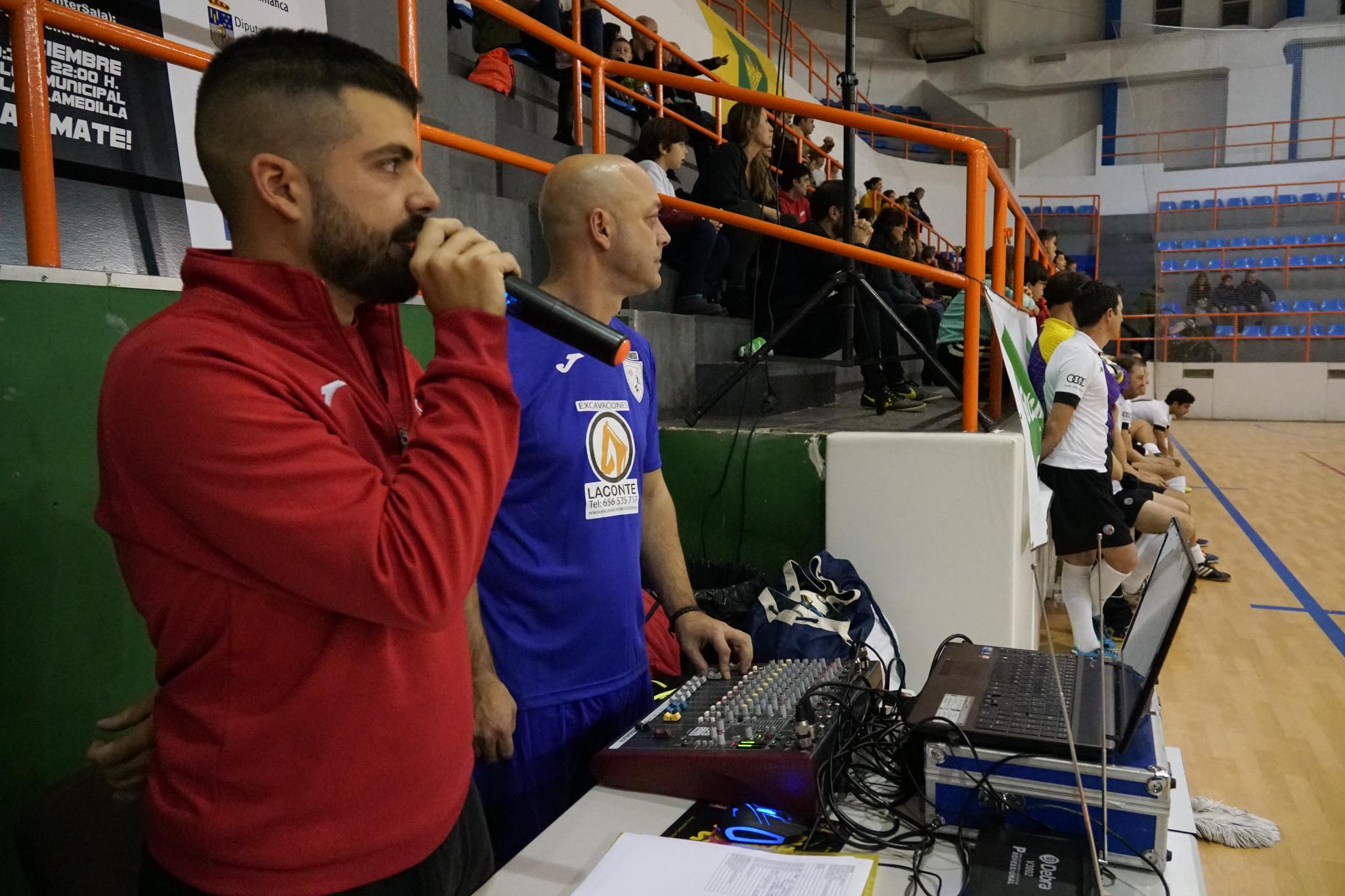 Los veteranos de la UD Salamanca, el Sol Fuerza, el Ribert, los equipos femeninos de la USAL, el Intersala y el CD Salamanca FF jugaron un torneo solidario en favor de Aviva en La Alamedilla. 