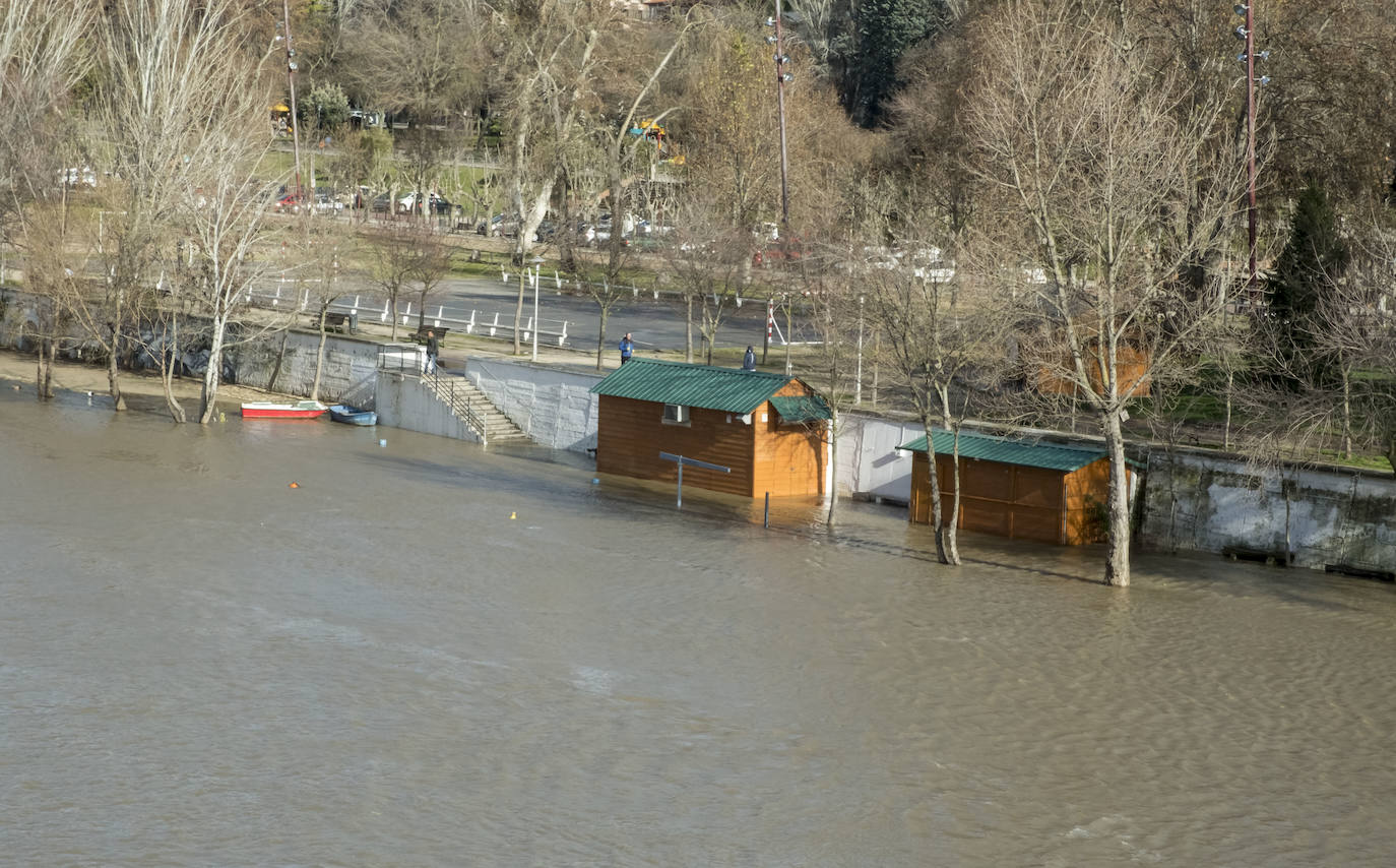 La CHD advierte de una importante crecida del río en la capital debido al elevado caudal que arrastra, el Pisuerga y sus afluentes desde las provincias de Palencia y Burgos. 