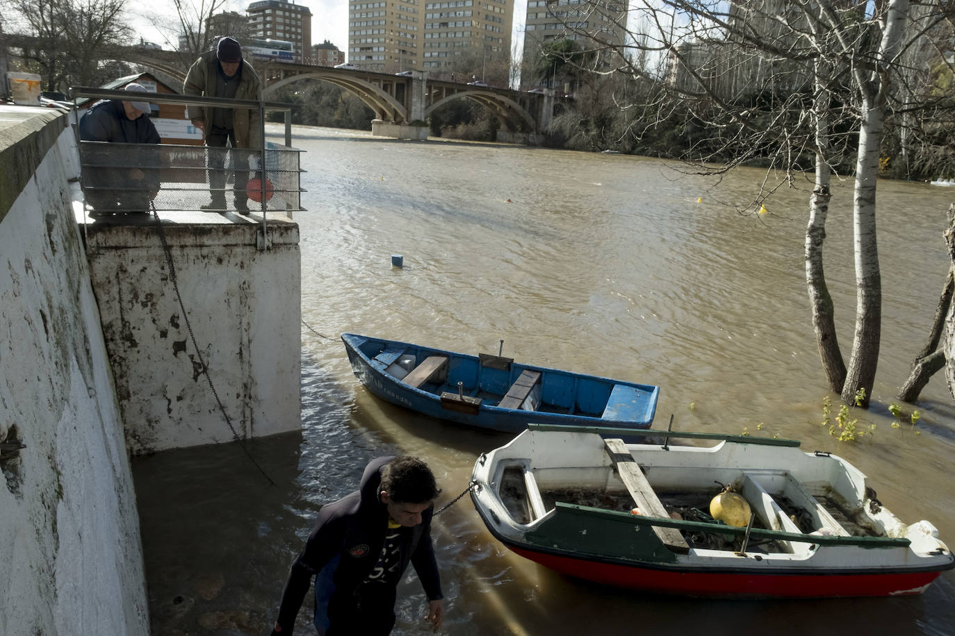 La CHD advierte de una importante crecida del río en la capital debido al elevado caudal que arrastra, el Pisuerga y sus afluentes desde las provincias de Palencia y Burgos. 