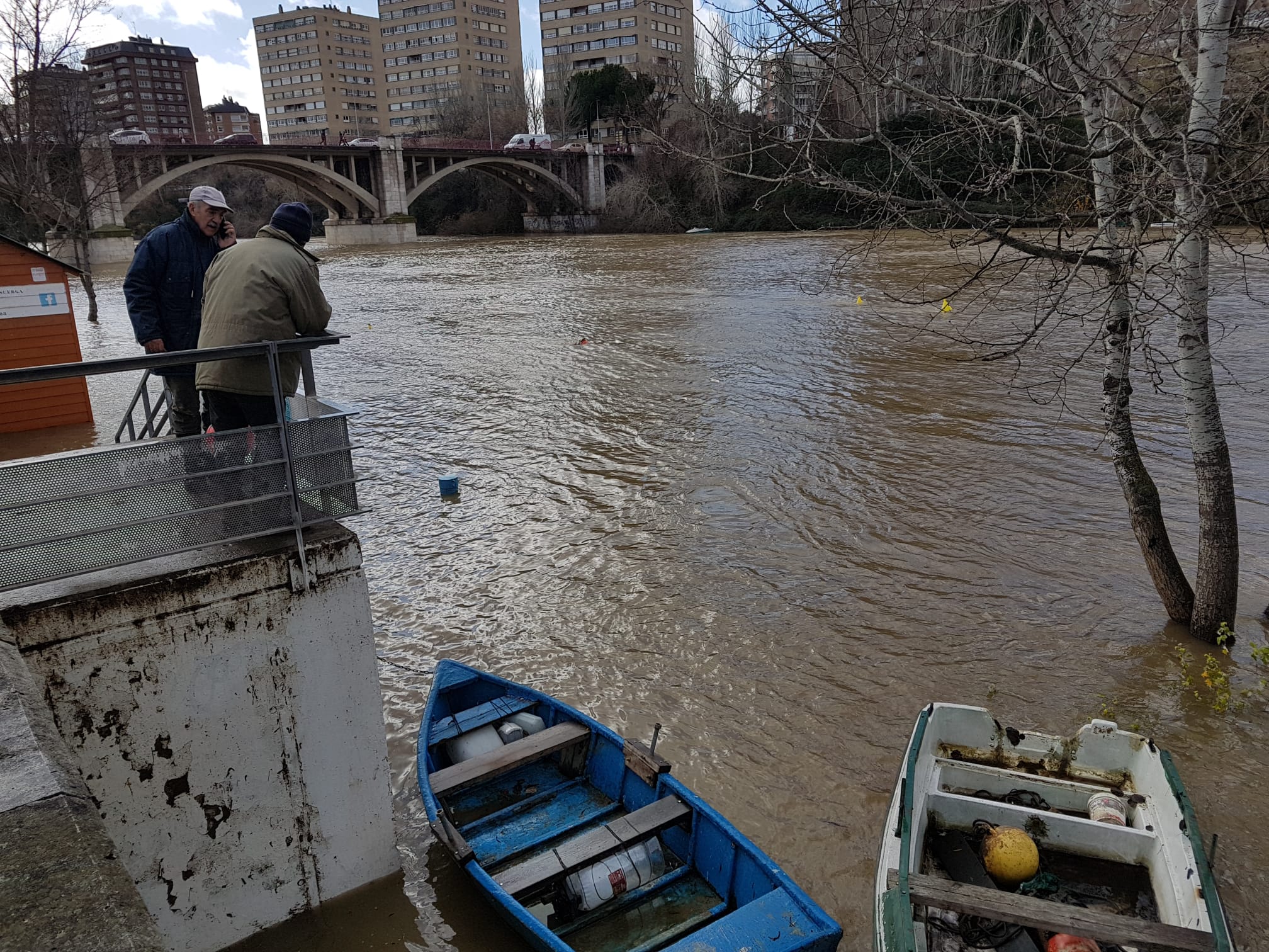 La CHD advierte de una importante crecida del río en la capital debido al elevado caudal que arrastra, el Pisuerga y sus afluentes desde las provincias de Palencia y Burgos. 