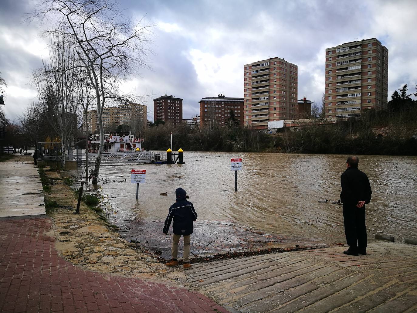 La CHD advierte de una importante crecida del río en la capital debido al elevado caudal que arrastra, el Pisuerga y sus afluentes desde las provincias de Palencia y Burgos. 