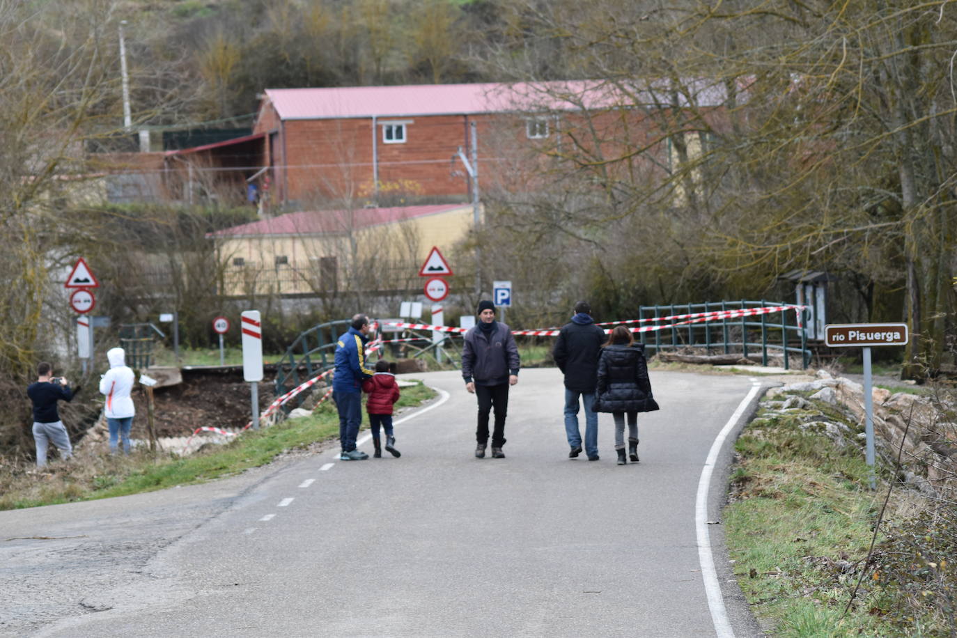 Estado del puente de Villaescusa de las Torres tras la crecida.