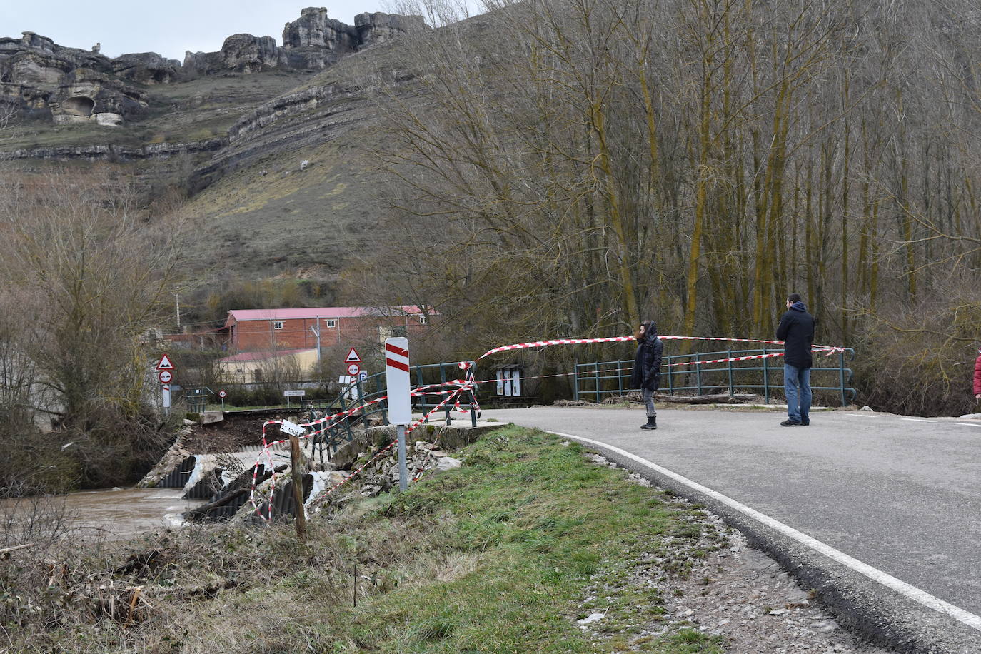 Estado del puente de Villaescusa de las Torres tras la crecida.