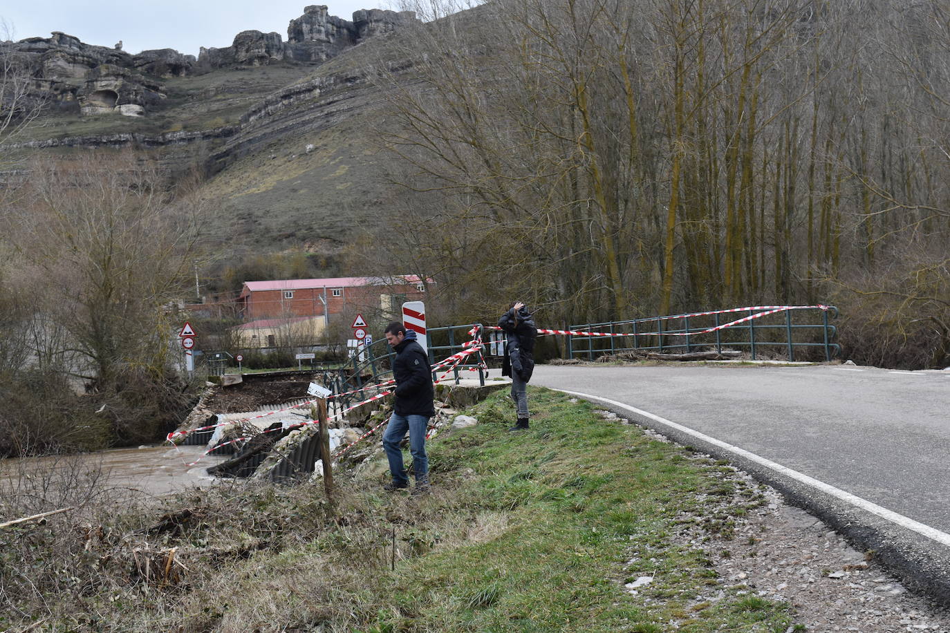 Estado del puente de Villaescusa de las Torres tras la crecida.