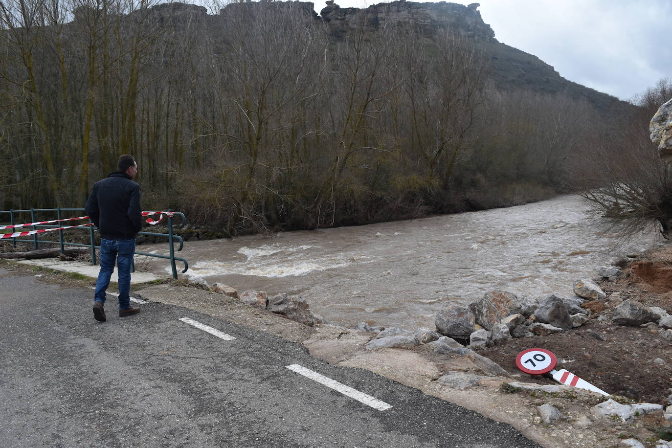 Estado del puente de Villaescusa de las Torres tras la crecida.