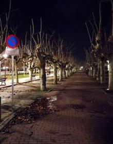 Imagen secundaria 2 - Aspecto del río Pisuerga y del aparcamiento y el paseo de las Moreras a las siete de la tarde. 