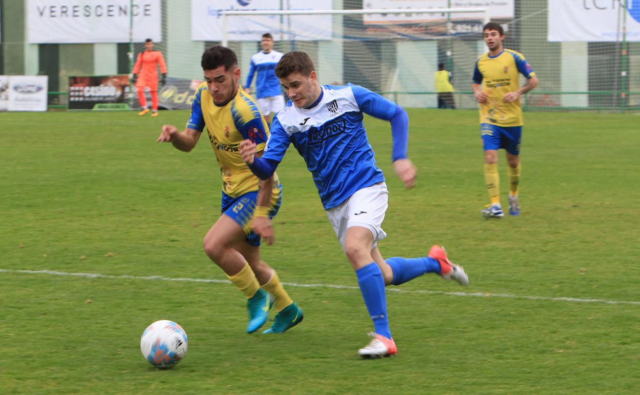 Un momento del partido entre Unami y Carejas Paredes, en La Albuera. 