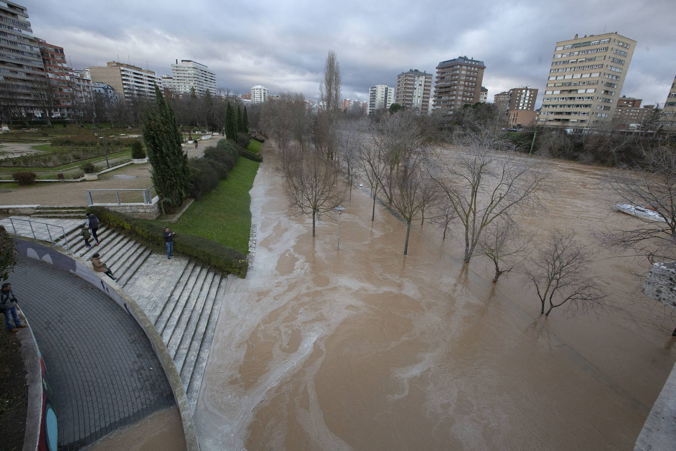 Durante este domingo el caudal fluvial del Pisuerga a su paso por Valladolid ha alcanzado los 1.190 metros cúbicos por segundo.