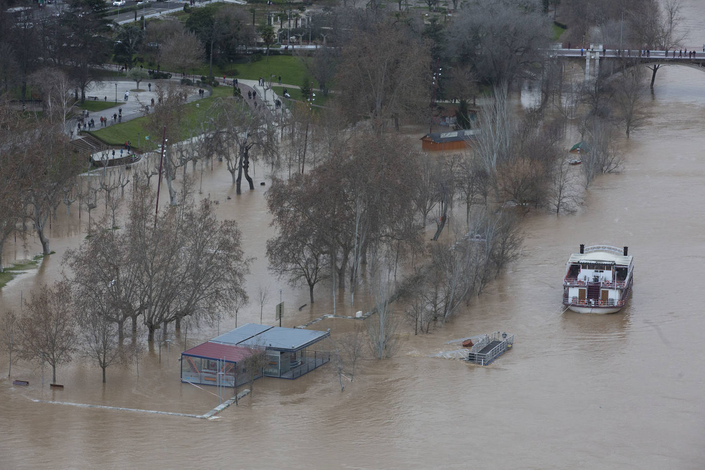 Durante este domingo el caudal fluvial del Pisuerga a su paso por Valladolid ha alcanzado los 1.190 metros cúbicos por segundo.