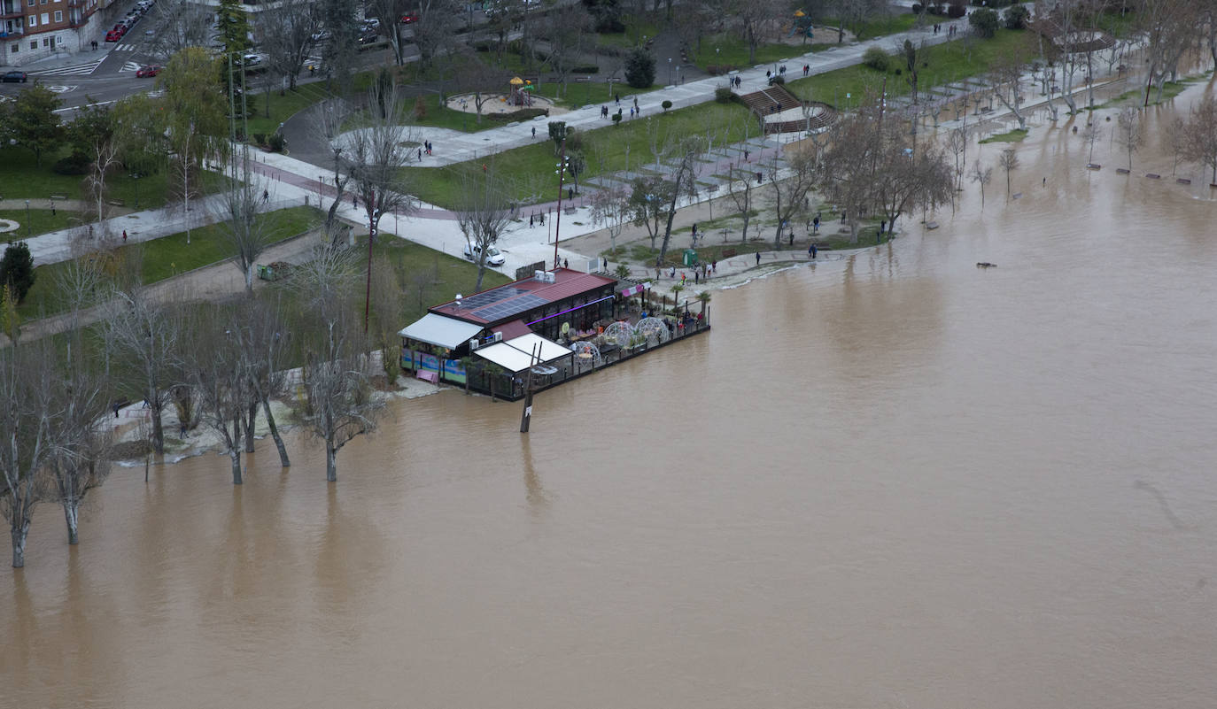 Durante este domingo el caudal fluvial del Pisuerga a su paso por Valladolid ha alcanzado los 1.190 metros cúbicos por segundo.