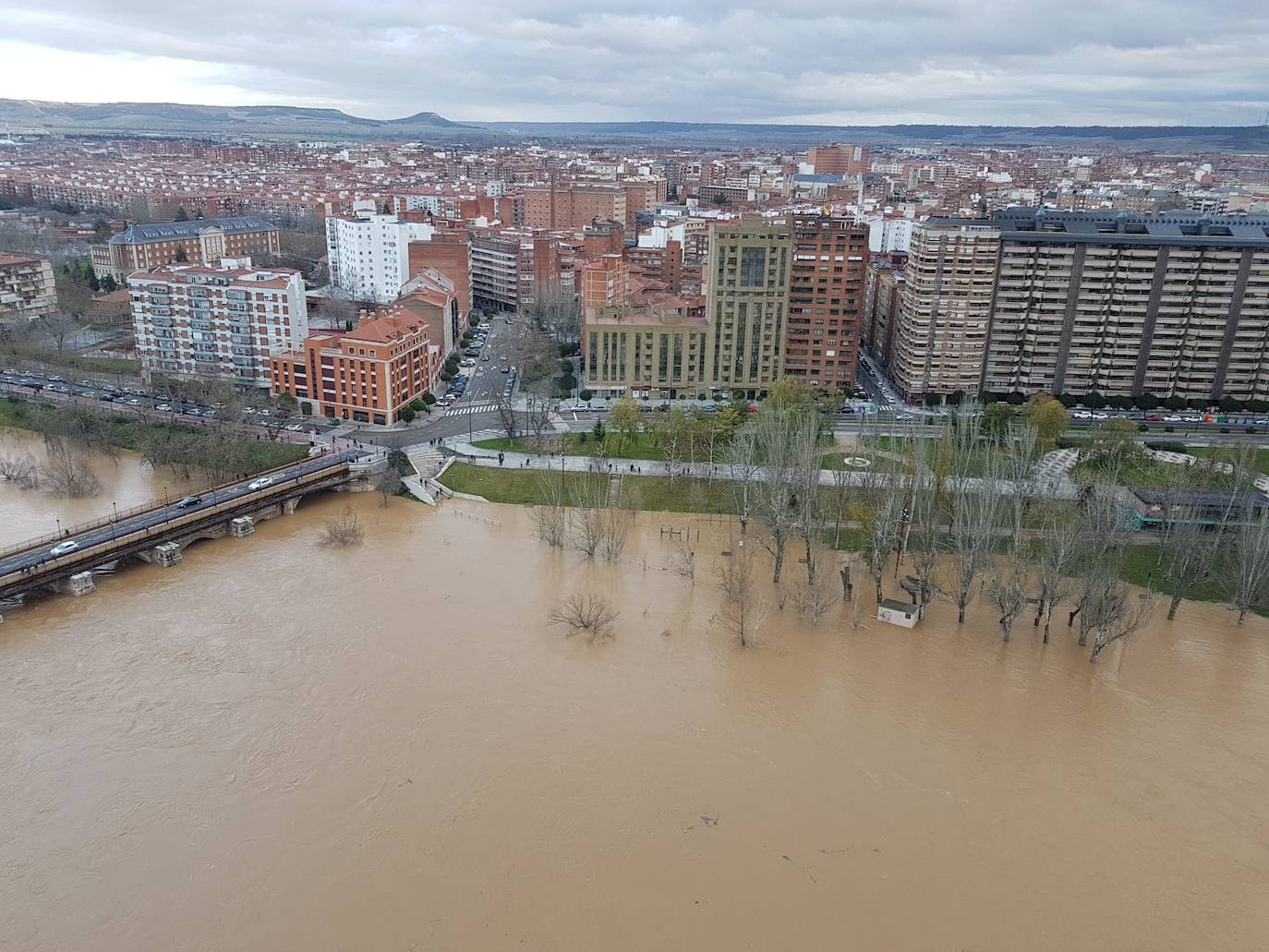 Durante este domingo el caudal fluvial del Pisuerga a su paso por Valladolid ha alcanzado los 1.190 metros cúbicos por segundo.