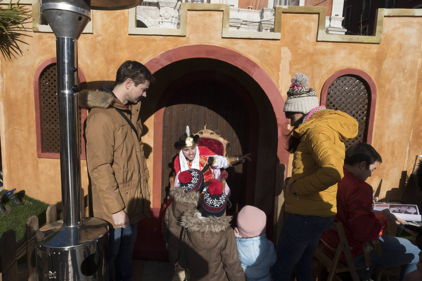 Este sábado día 21 de diciembre el paje de sus majestades comenzó a recoger los deseos de los más pequeños y estará en la Plaza Mayor hasta el próximo 5 de enero