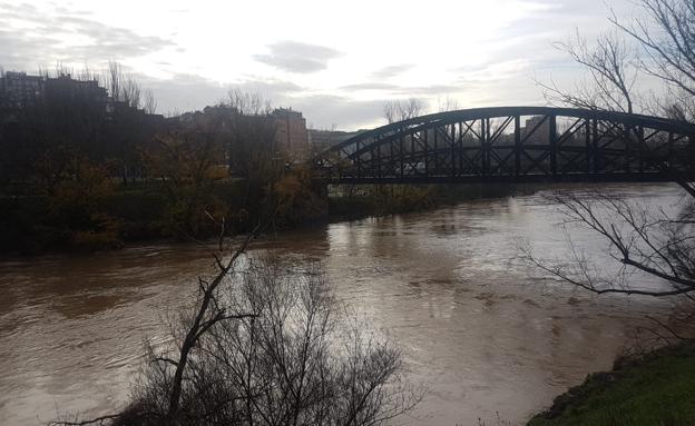 El caudal del Pisuerga baja de los 1.000 metros cúbicos, aunque Valladolid sigue en alarma 