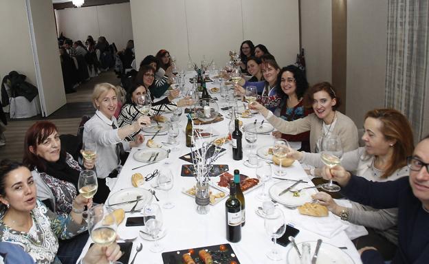 Compañeros de trabajo, en una comida en el hotel Rey Sancho. 