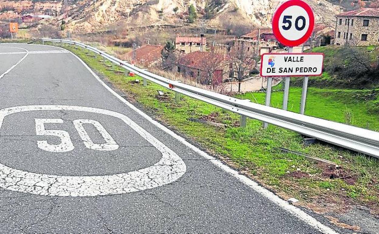 Una de las carreteras con barreras nuevas. 