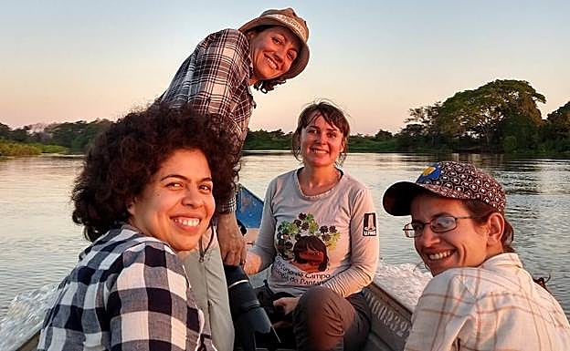 Zaida (segunda por la derecha), en el Pantanla de Brasil.