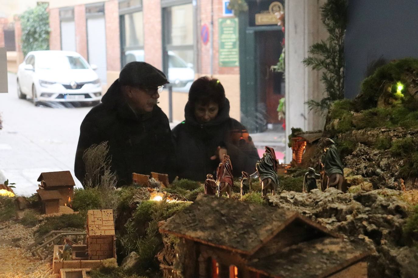 Belén de Javier Sánchez en una tienda de electrodomésticos. 