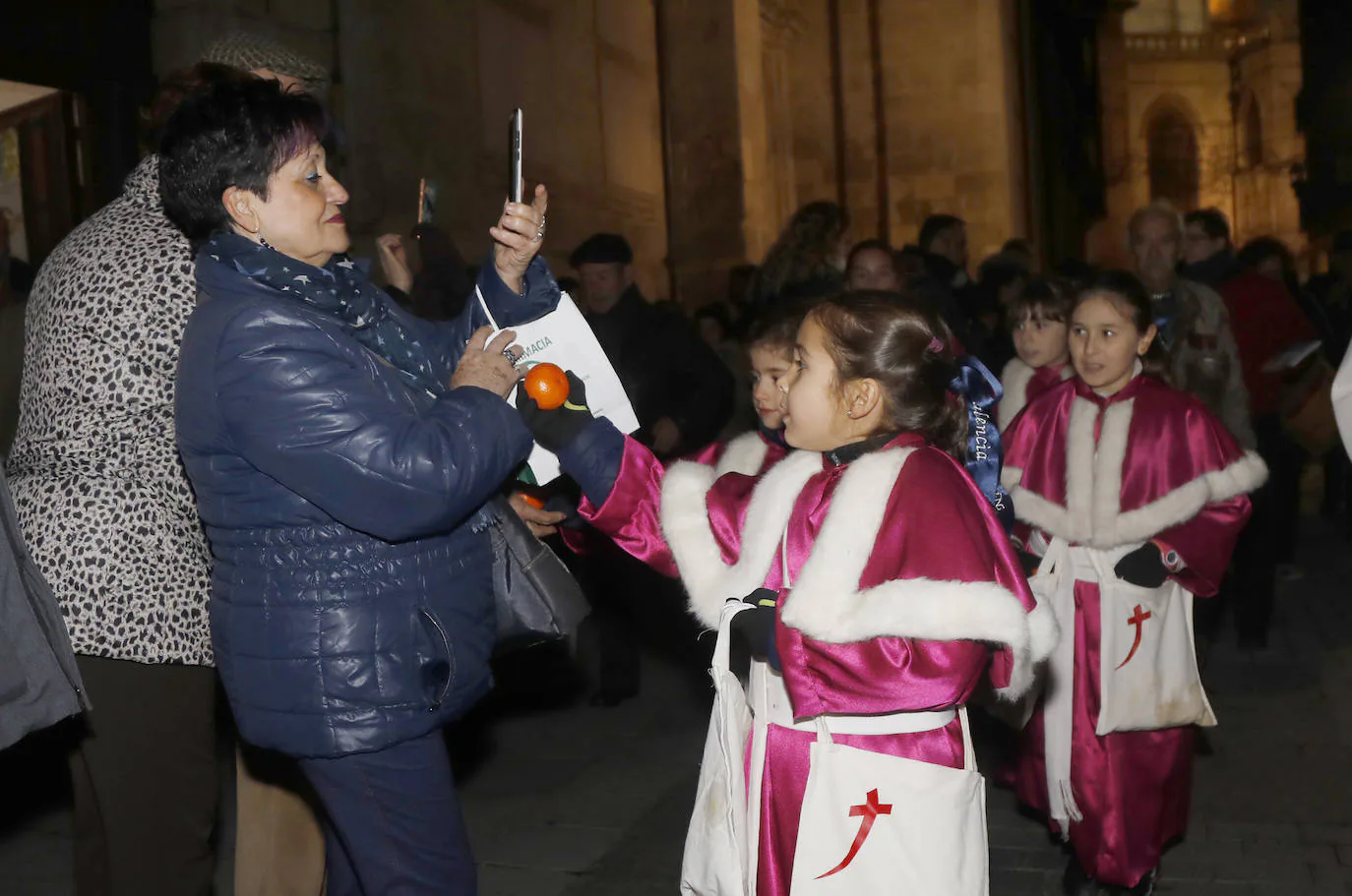 Carlos Martínez, de once años, realizó sus peticiones al Ayuntamientoen una tradición que se remonta al siglo XIII
