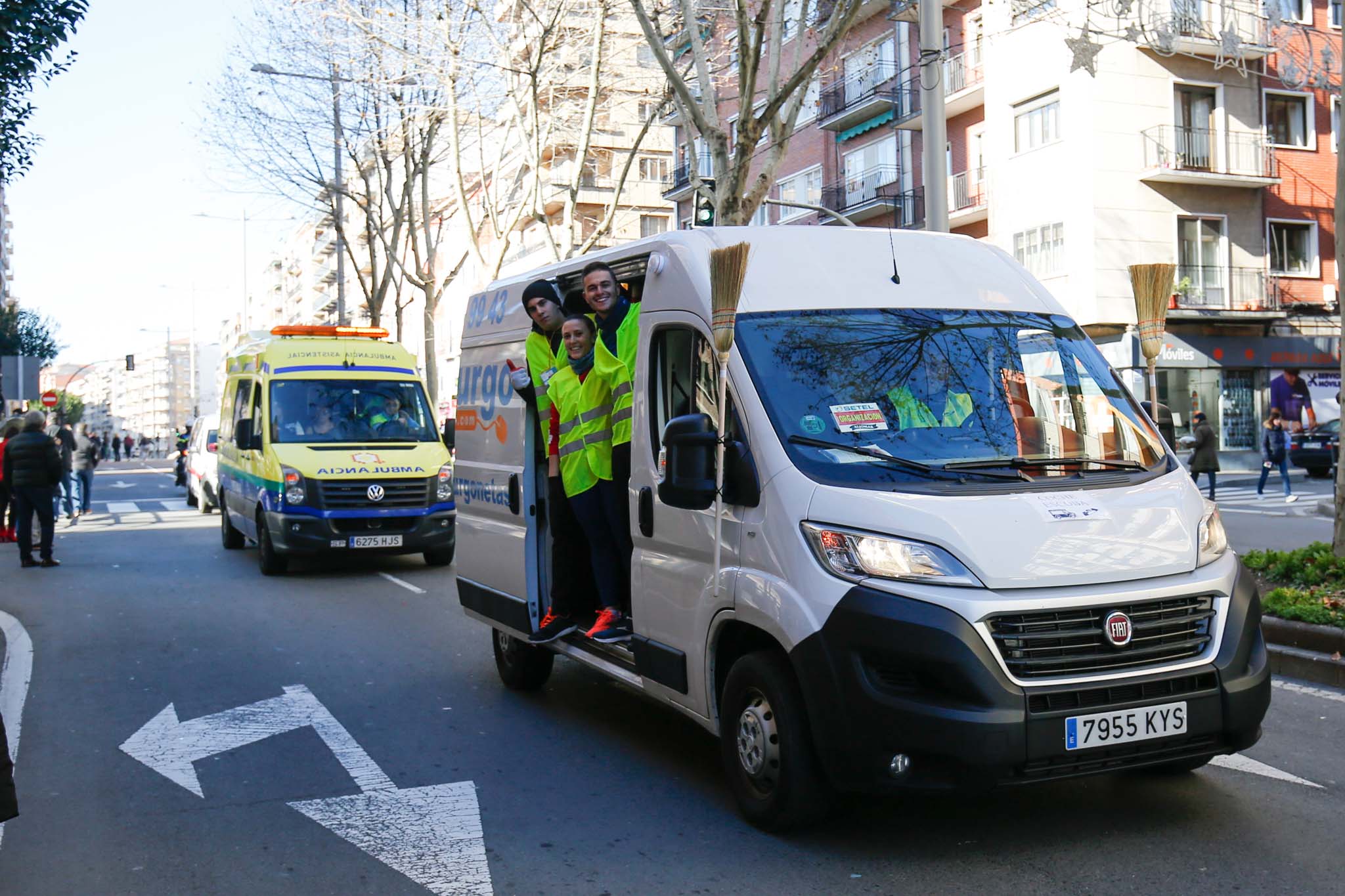 La XXXVI edición de la San Silvestre llena de color las calles de la ciudad con más de 7.700 participantes, donde los más atrevidos lucieron curiosos disfraces donde no faltaron los motivos navideños