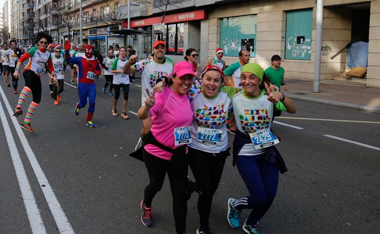 Corredores amateurs y disfraces en la San Silvestre salmantina 2019 (2/2)