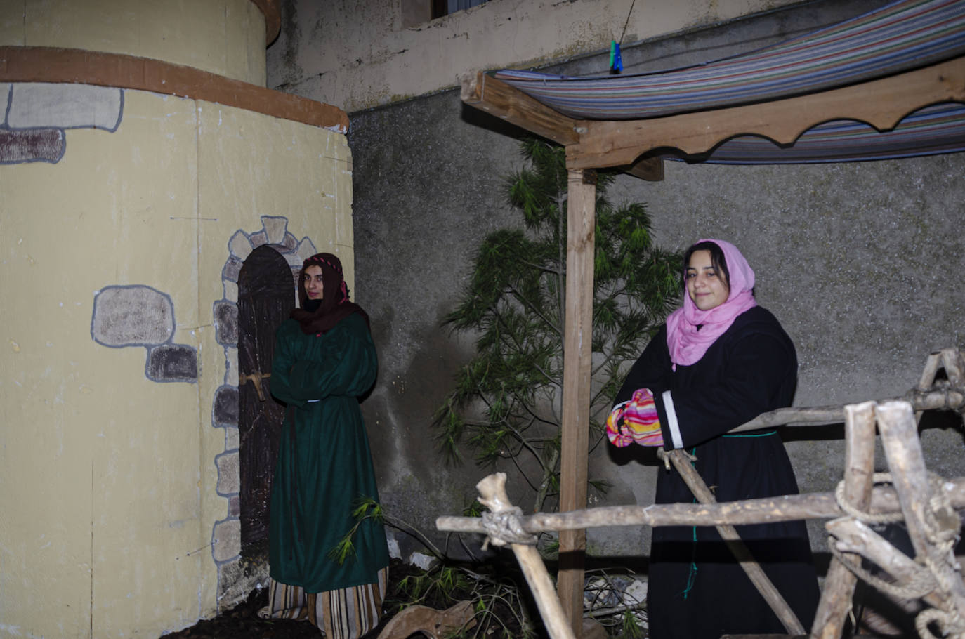 110 figurantes de distintas edades dieron vida a un gran nacimiento en las inmediaciones de la iglesia parroquial de la Asunción en la localidad vallisoletana