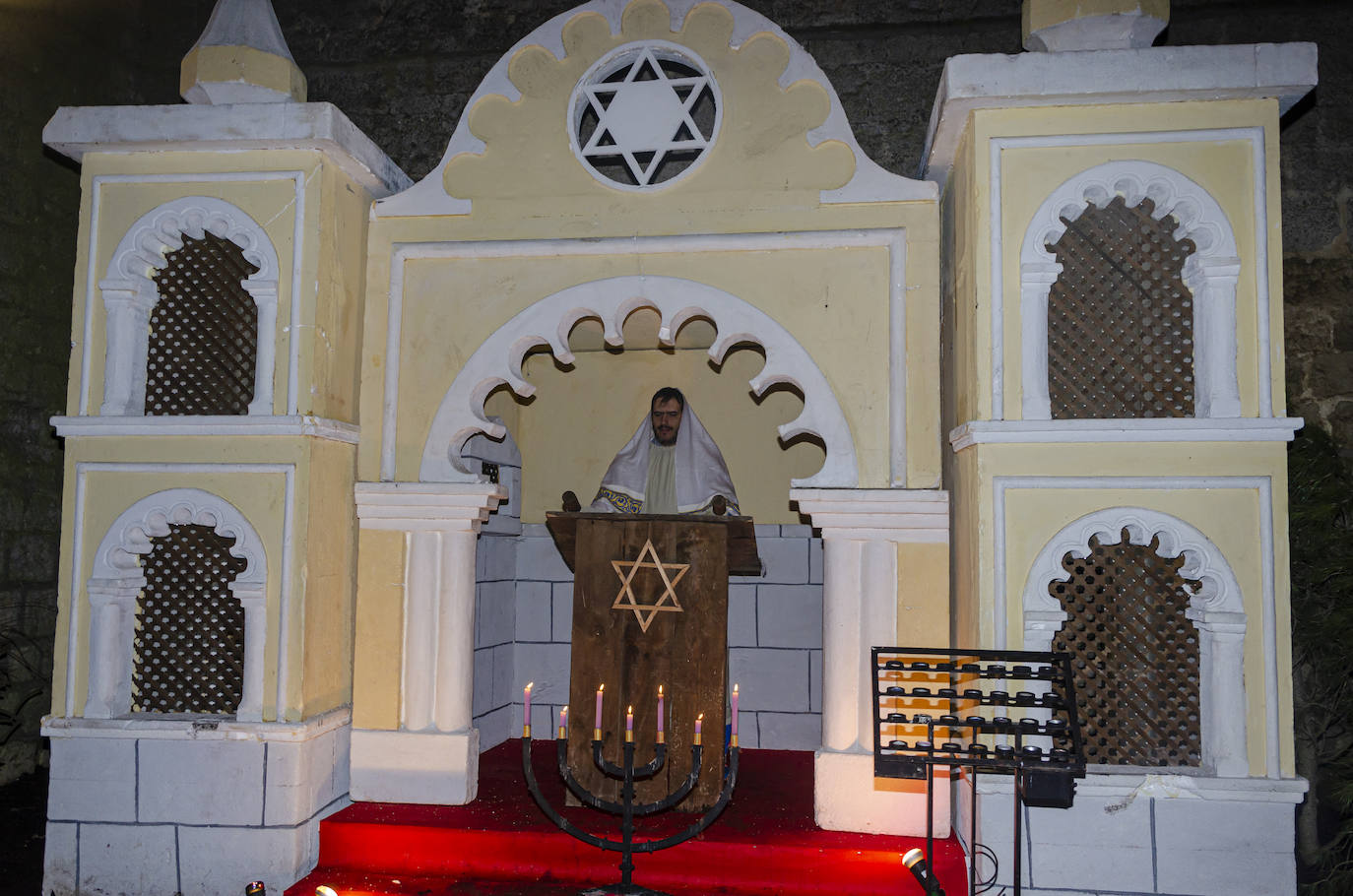 110 figurantes de distintas edades dieron vida a un gran nacimiento en las inmediaciones de la iglesia parroquial de la Asunción en la localidad vallisoletana