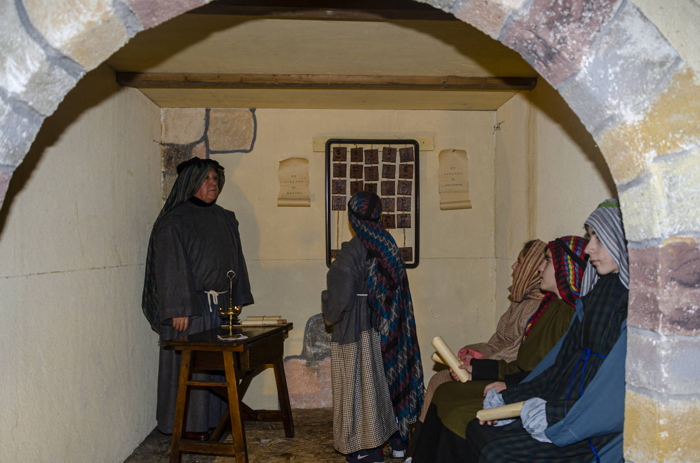 110 figurantes de distintas edades dieron vida a un gran nacimiento en las inmediaciones de la iglesia parroquial de la Asunción en la localidad vallisoletana