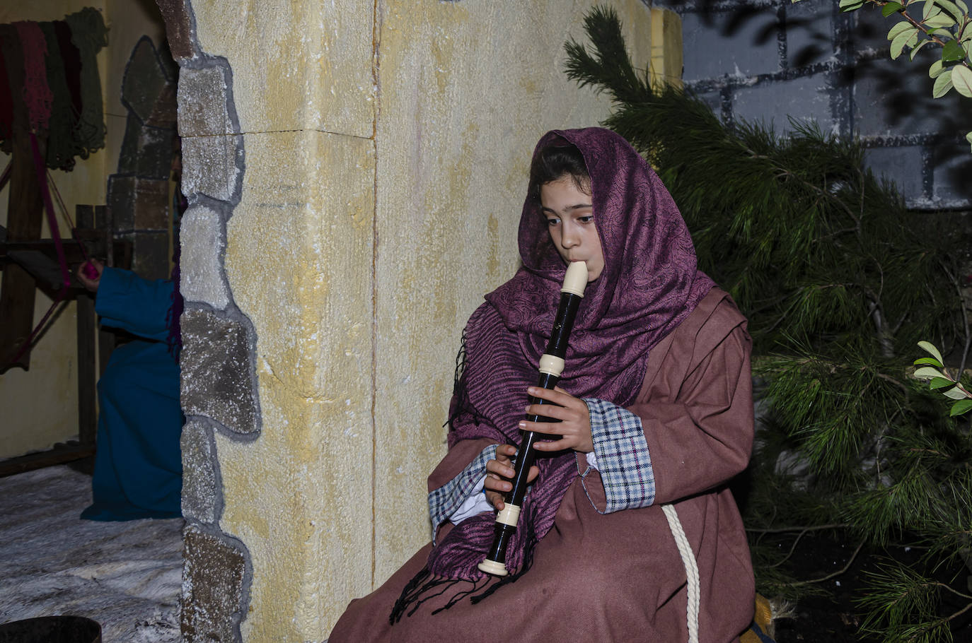 110 figurantes de distintas edades dieron vida a un gran nacimiento en las inmediaciones de la iglesia parroquial de la Asunción en la localidad vallisoletana