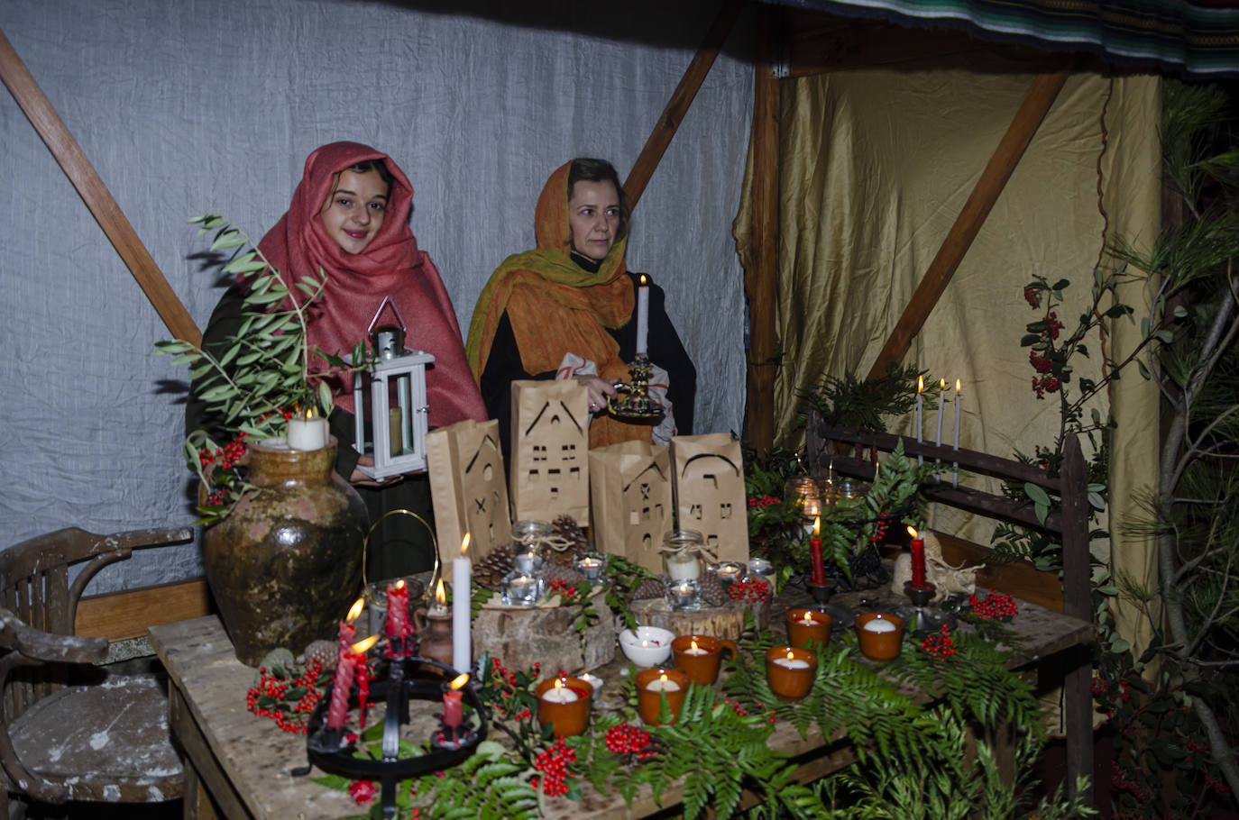 110 figurantes de distintas edades dieron vida a un gran nacimiento en las inmediaciones de la iglesia parroquial de la Asunción en la localidad vallisoletana