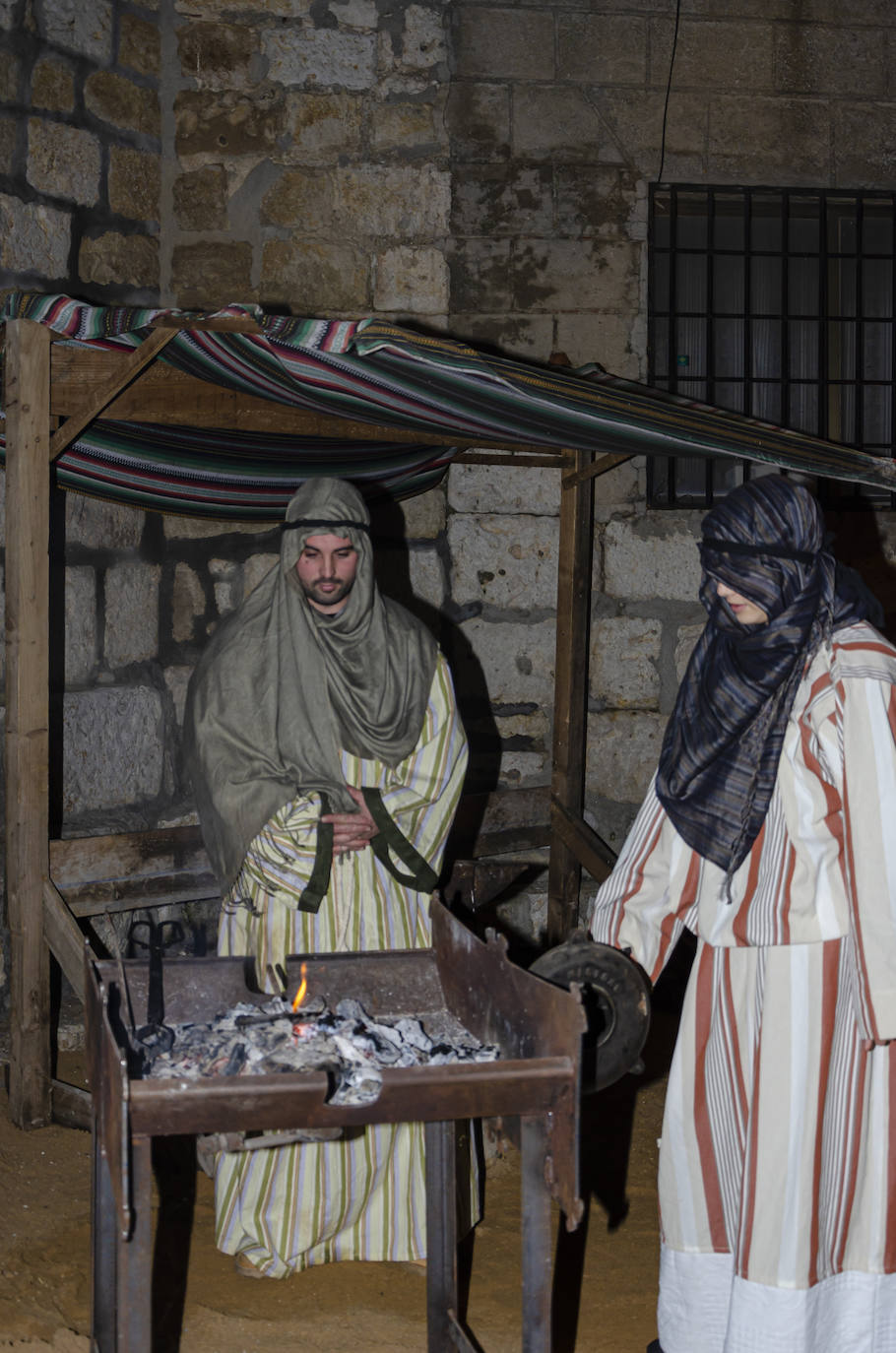 110 figurantes de distintas edades dieron vida a un gran nacimiento en las inmediaciones de la iglesia parroquial de la Asunción en la localidad vallisoletana