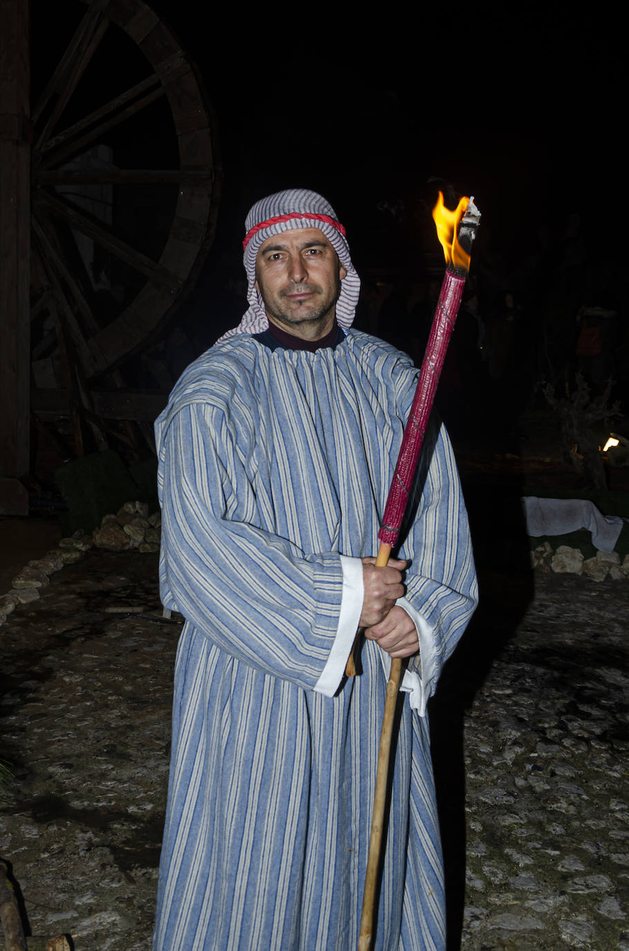110 figurantes de distintas edades dieron vida a un gran nacimiento en las inmediaciones de la iglesia parroquial de la Asunción en la localidad vallisoletana