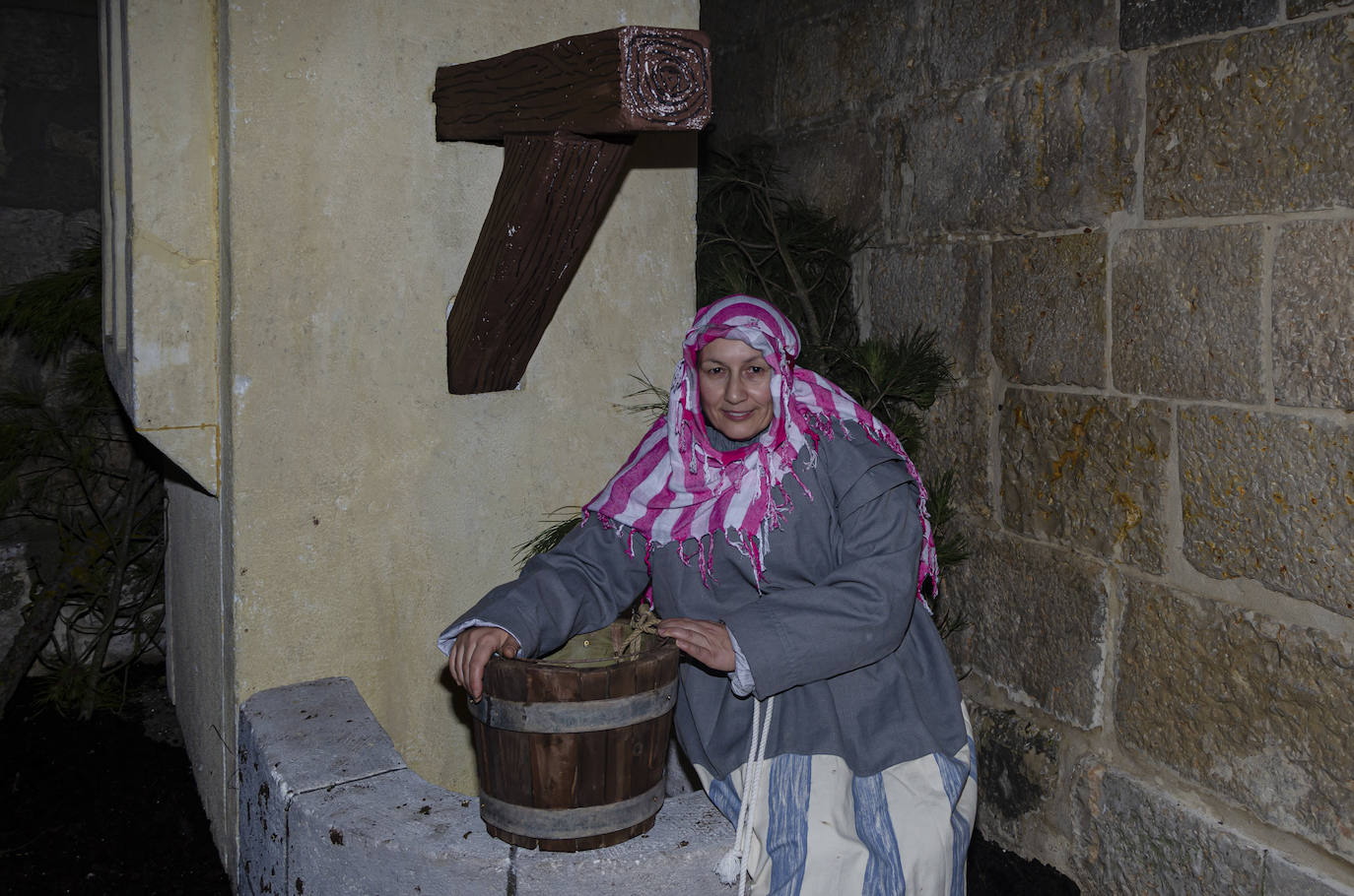 110 figurantes de distintas edades dieron vida a un gran nacimiento en las inmediaciones de la iglesia parroquial de la Asunción en la localidad vallisoletana
