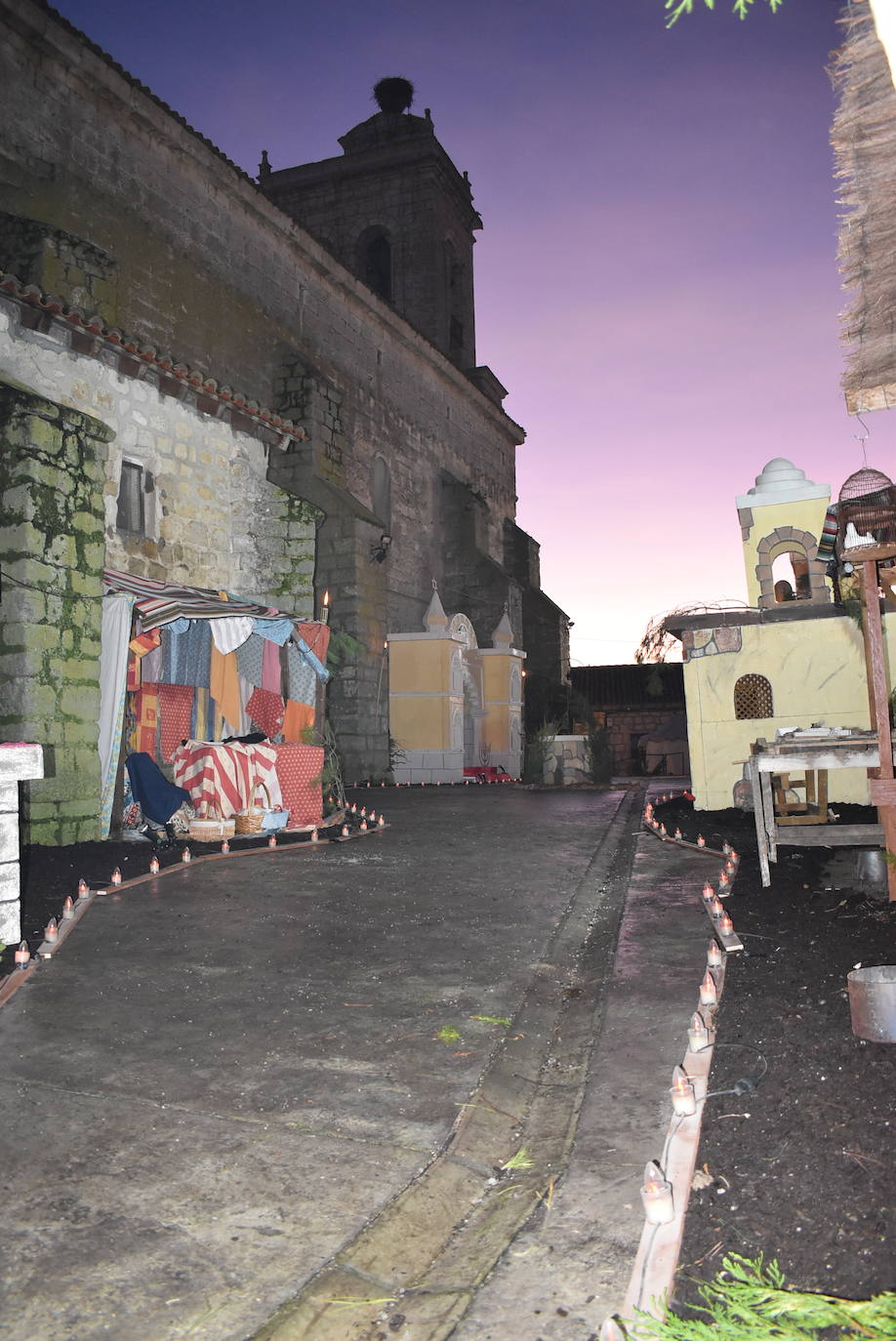 En esta XI edición participaron los 25 quintos de este año. Este montaje destacó principalmente por su realismo y gran variedad de escenas y antiguos oficios, como el pescadero, hortelano, panadero, y el cantero, representado por su alcalde, Félix Velasco.