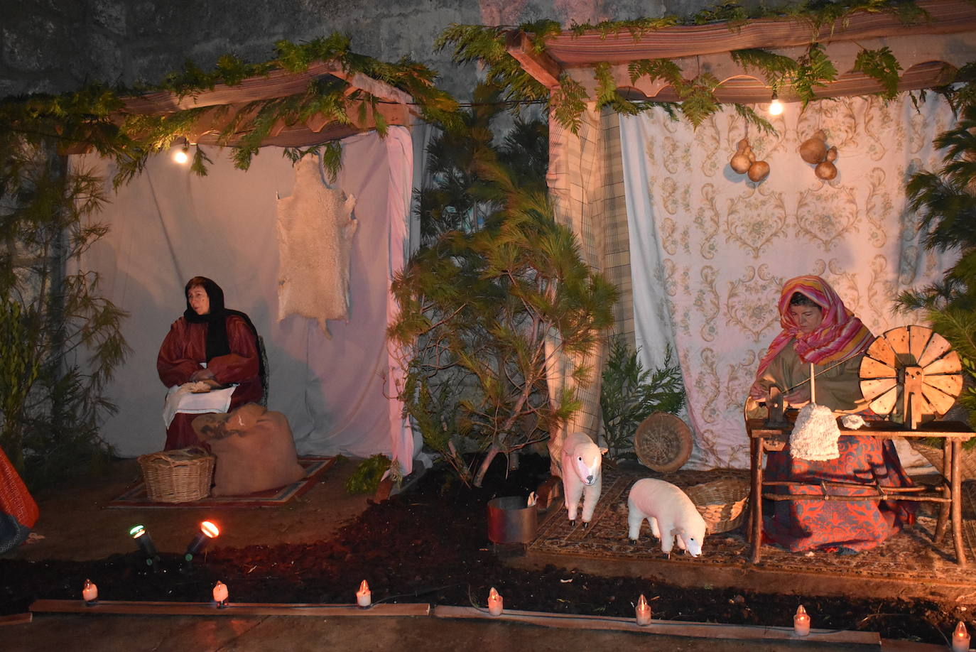 En esta XI edición participaron los 25 quintos de este año. Este montaje destacó principalmente por su realismo y gran variedad de escenas y antiguos oficios, como el pescadero, hortelano, panadero, y el cantero, representado por su alcalde, Félix Velasco.